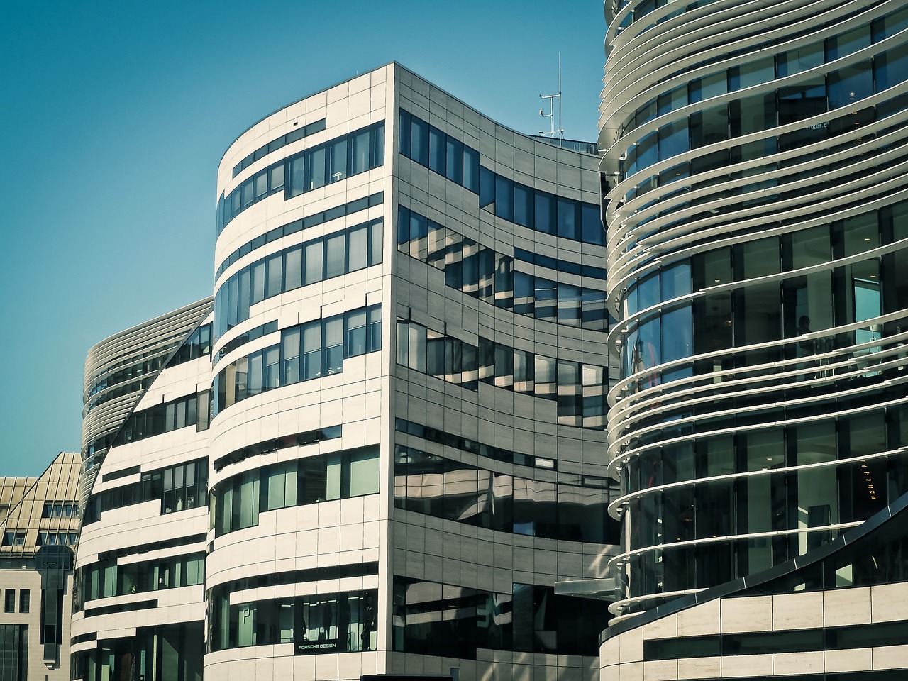 技術(shù)革新與現(xiàn)代建設(shè)的典范,最新特等站巡禮