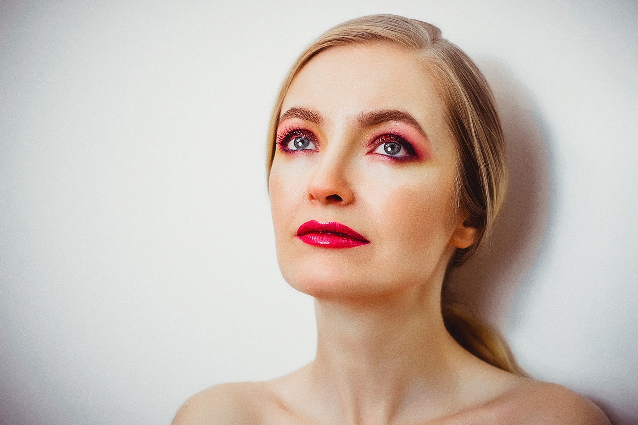 最新款眉形,引領時尚潮流的焦點