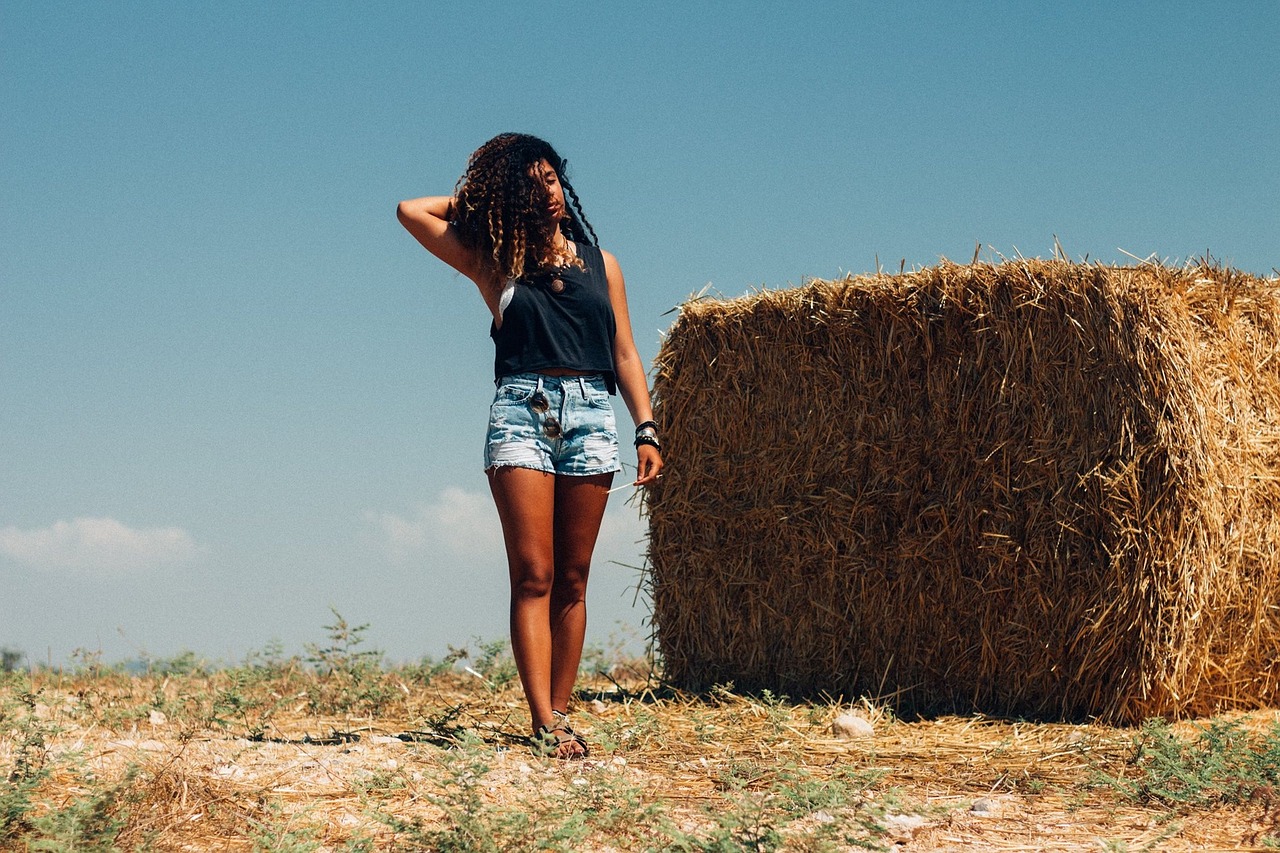 青春活力與魅力的展現,最新時尚短絲襪拍攝欣賞