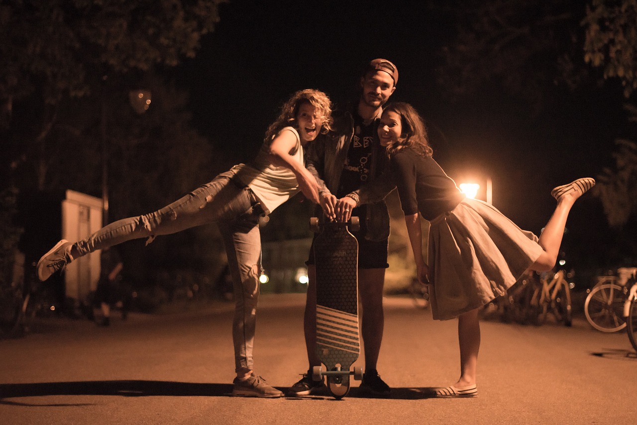 青春活力與魅力的展現,最新時尚短絲襪拍攝欣賞