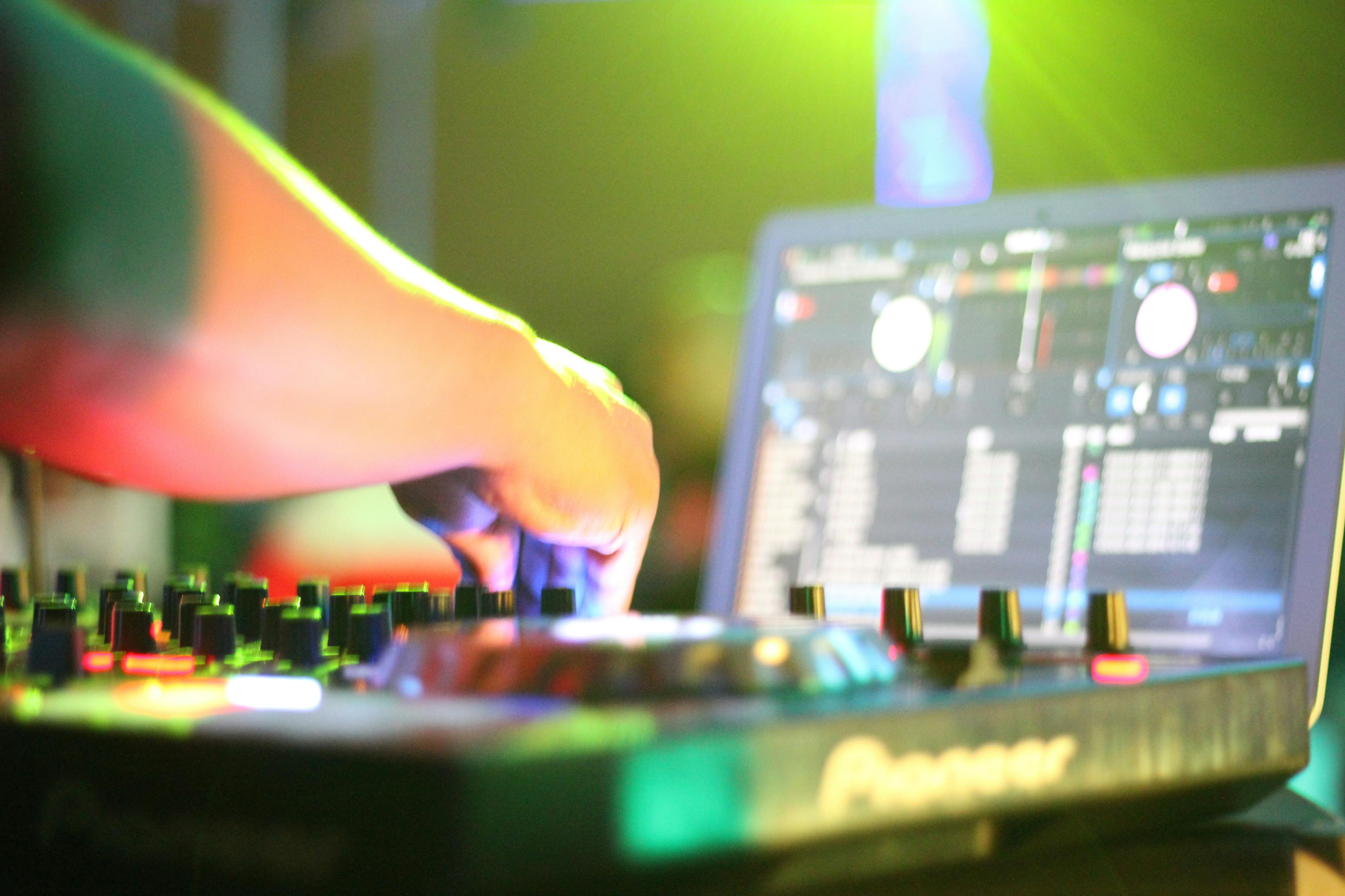 最新混音DJ,引領音樂潮流的新領軍者風采展示