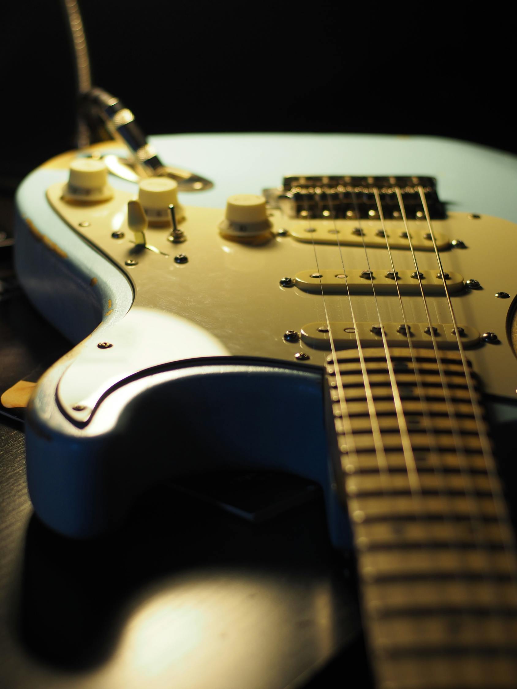 革新音樂創作的利器,最新電吉他登場!