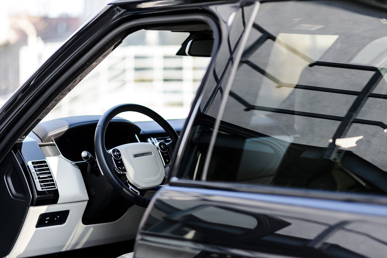 路虎最新廣告,豪華與科技的無縫融合之旅