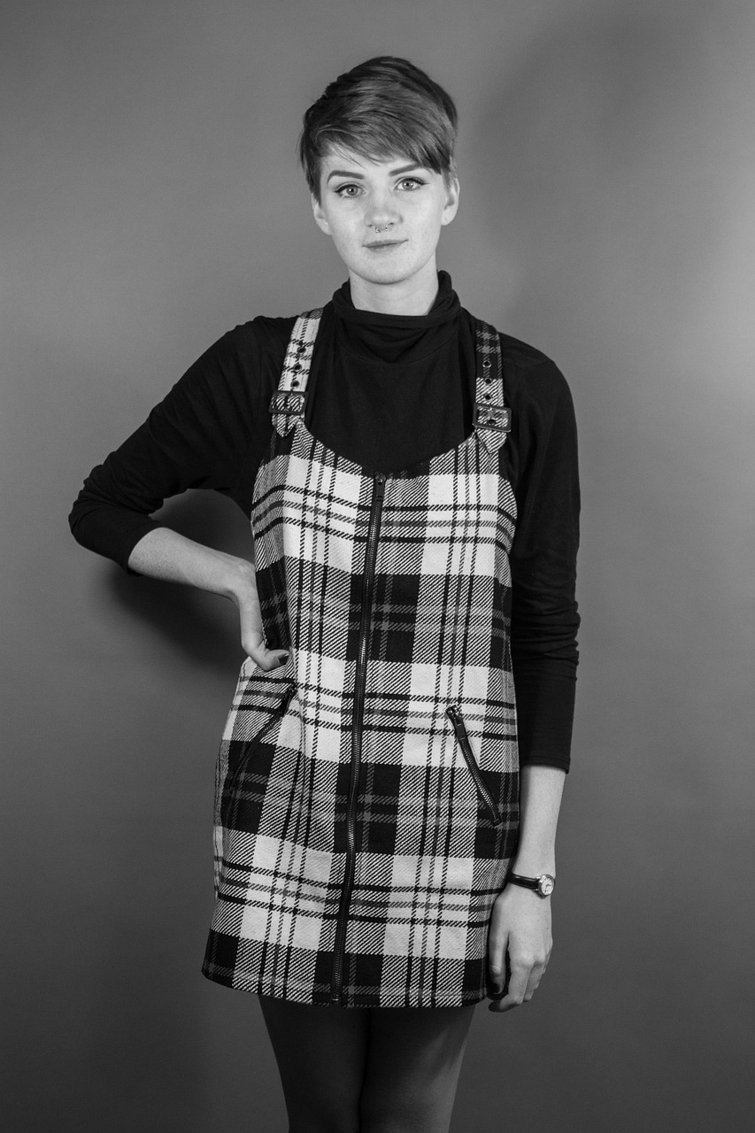 鄭愷最新照片展現多元魅力與活力四溢的風采,時尚魅力盡顯無疑